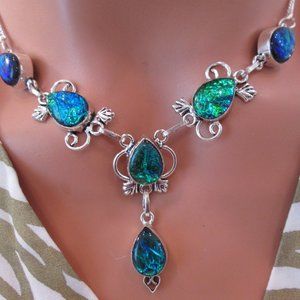 a gemstone,in a simple sitting,is the centerpiece of this necklace.the necklace